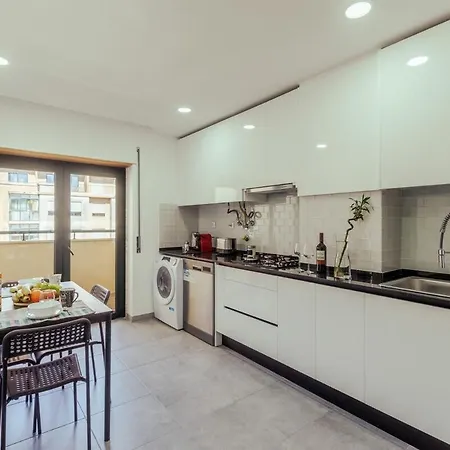 Glam 2 Bedroom In *