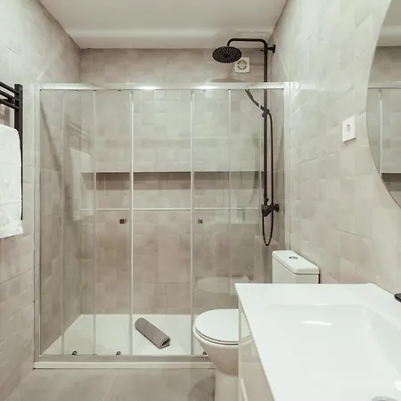 Glam 2 Bedroom In *
