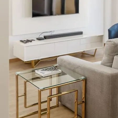 Glam 2 Bedroom In Apartment *