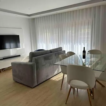 Glam 2 Bedroom In Apartment *